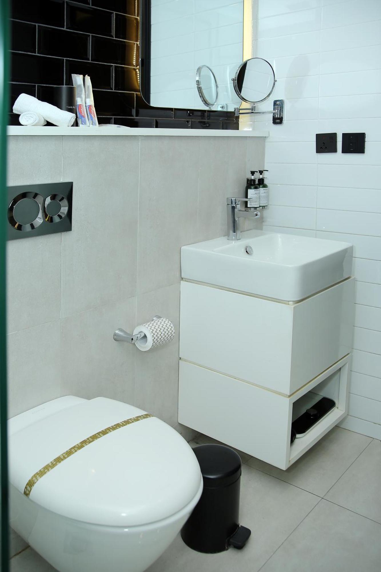 Ambiance Boutique Art Hotel Лахор Стая снимка A modern bathroom