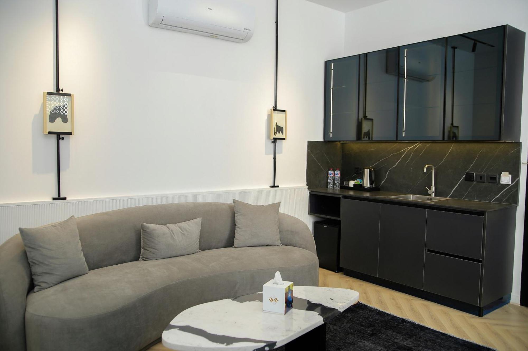 Ambiance Boutique Art Hotel Лахор Стая снимка A living room with a kitchen